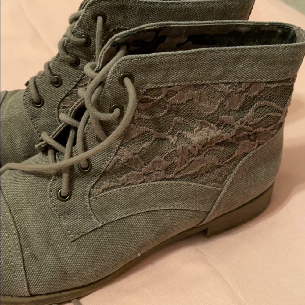 💥SOLD💥Lace Booties
